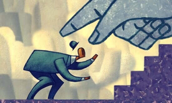 dev parmaktan kaçan minik adam