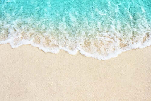 kıyıya vuran dalgalar