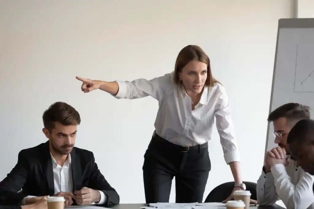 toplantıda çıkan kavga