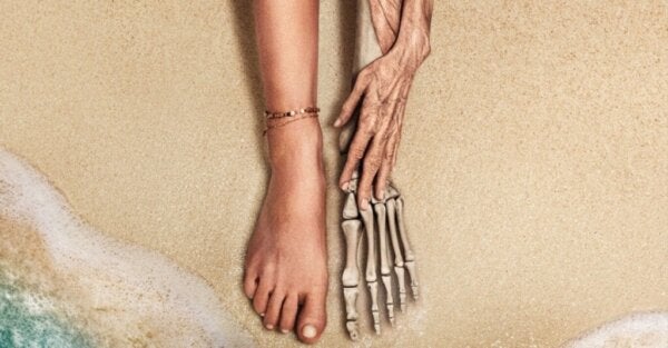 Zamanda Tutsak (Old): Bize Zamanın Göreceli Olduğunu Anlatan Film