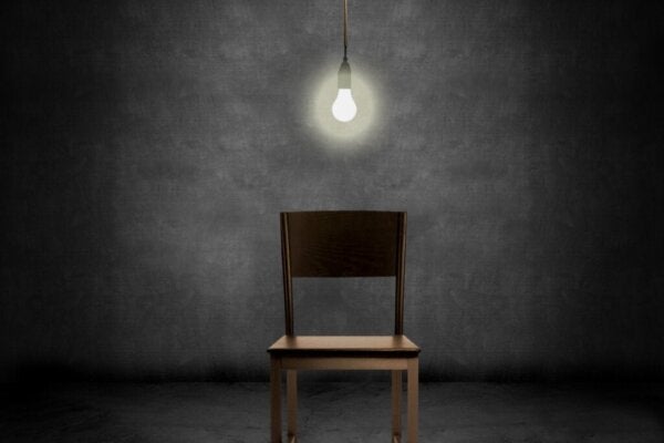 Öz-Merhamet Oluşturmak için Boş Sandalye Tekniği